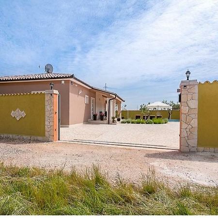 Villa Zafirah Pula Exteriör bild