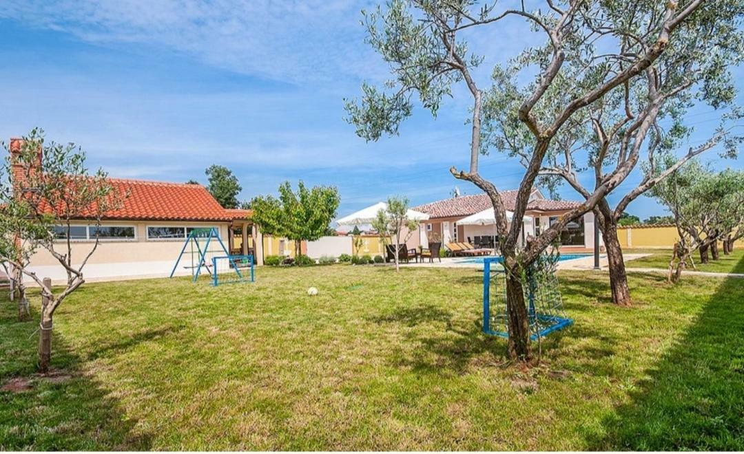 Villa Zafirah Pula Exteriör bild